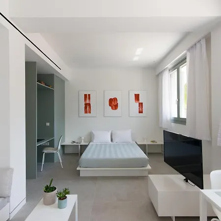 The Met Base, No1 Apartment *