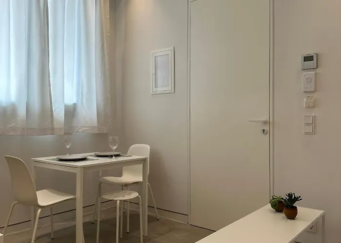 Апартаменты The Met Base, No1